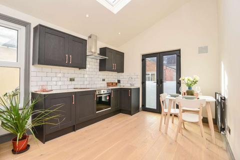 1 bedroom flat to rent, Elbe Street, Fulham, London