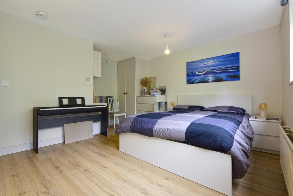 Bedroom 2.1