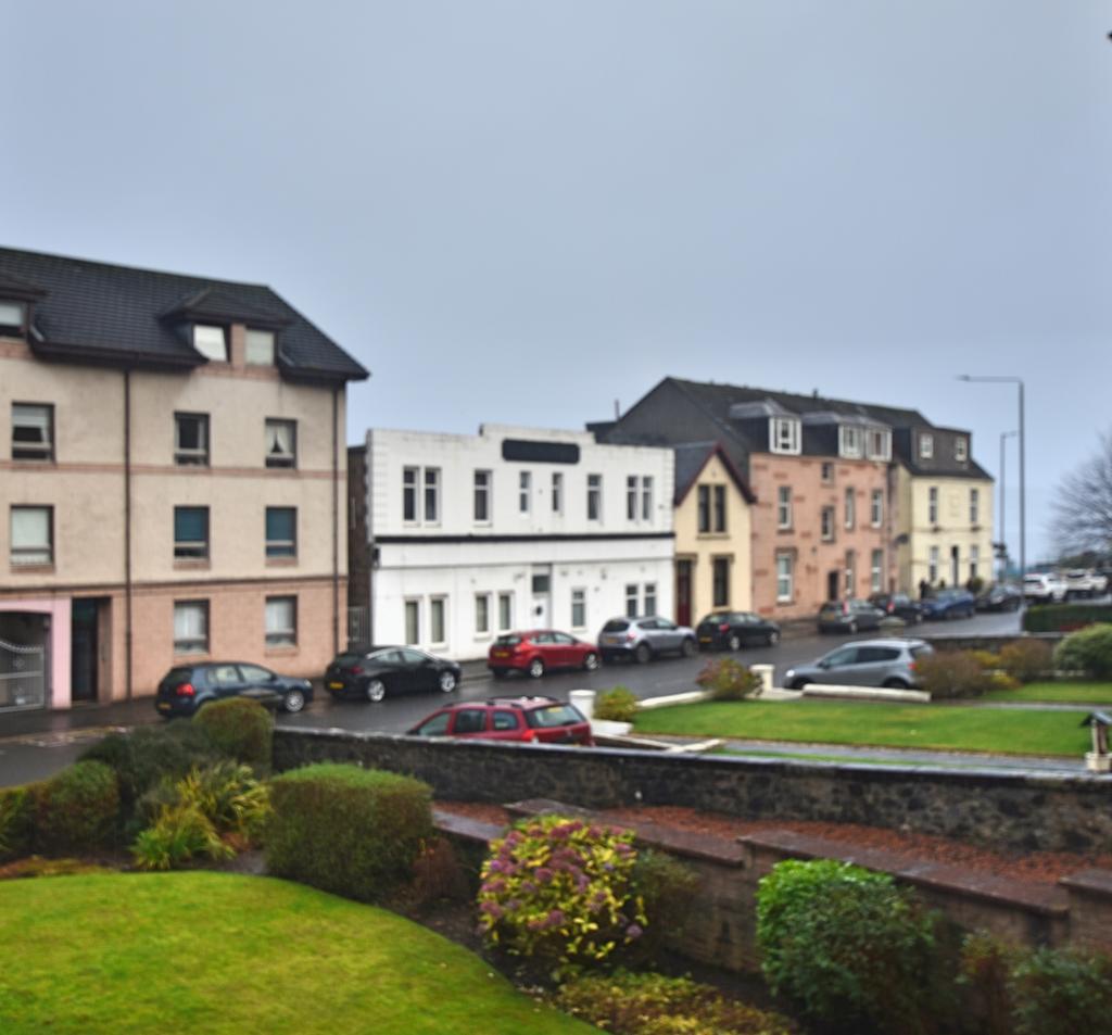 ASHTON COURT, 54 ALBERT ROAD, GOUROCK 1 bed flat for sale £60,000