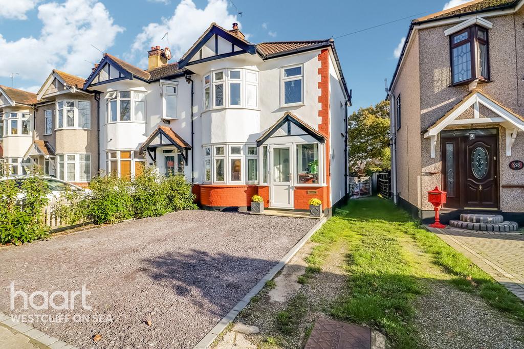 Bridgwater Drive, WestcliffOnSea 3 bed end of terrace house £300,000