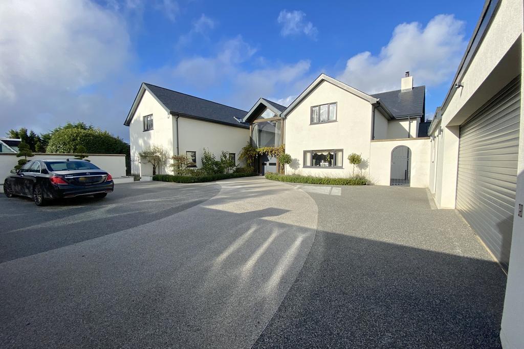Telham Lane, Battle, East Sussex, TN33 6 bed detached house £1,900,000