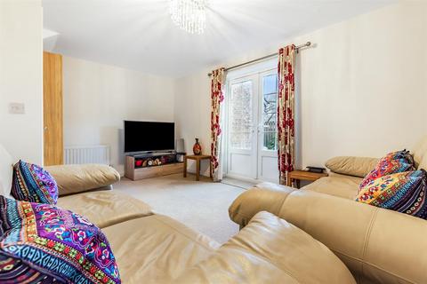 18 Alva Close, Guiseley, Leeds, LS20 9PS