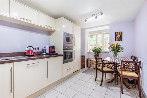 18 Alva Close, Guiseley, Leeds, LS20 9PS