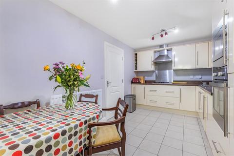 18 Alva Close, Guiseley, Leeds, LS20 9PS