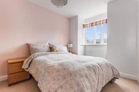 18 Alva Close, Guiseley, Leeds, LS20 9PS