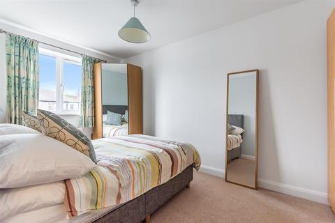 18 Alva Close, Guiseley, Leeds, LS20 9PS