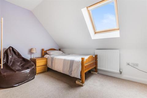 18 Alva Close, Guiseley, Leeds, LS20 9PS