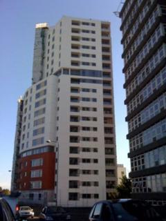 2 bedroom flat to rent, High Road, Ilford, IG1