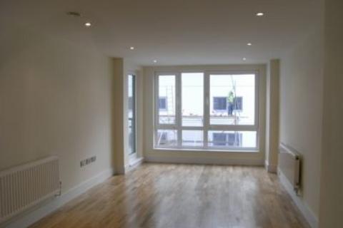 2 bedroom flat to rent, High Road, Ilford, IG1