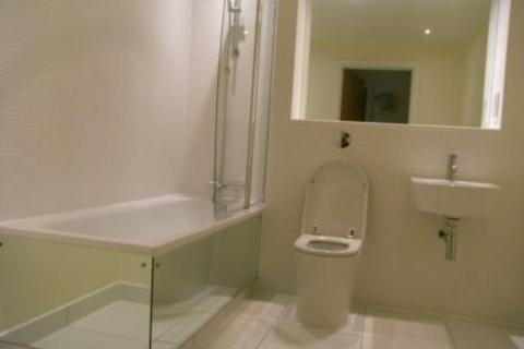 2 bedroom flat to rent, High Road, Ilford, IG1