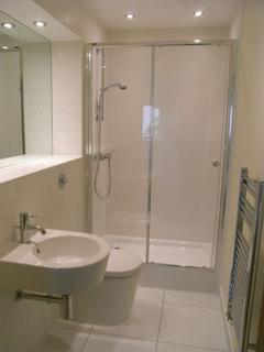 2 bedroom flat to rent, High Road, Ilford, IG1