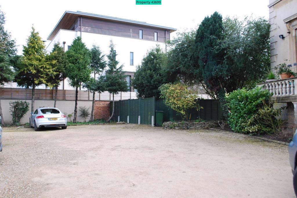 Driveway with alloca