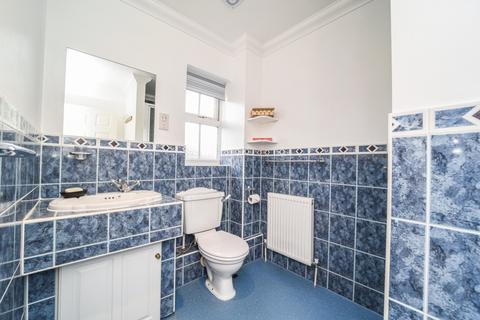 44 Royal Avenue, Worcester Park, KT4 7JU