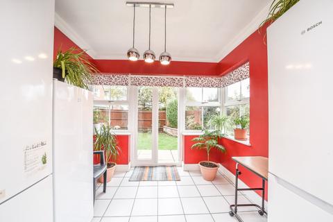 44 Royal Avenue, Worcester Park, KT4 7JU