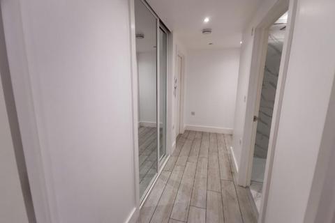 1 bedroom apartment to rent, Apartment 4, 33 The Kingsway Swansea