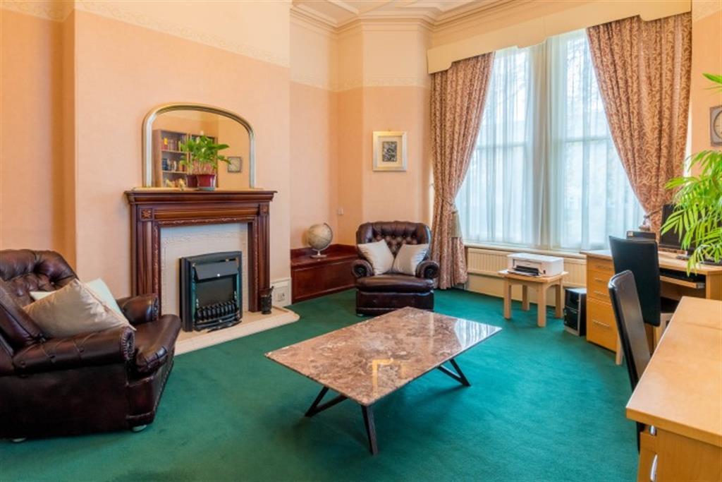 Living room/study