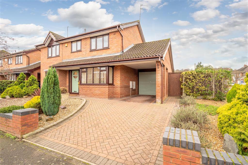 Ridge Road, Kingswinford, DY6 9RG 4 bed detached house £420,000