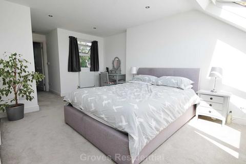 58 Kings Avenue, New Malden, KT3 4DT