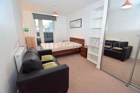 1 bedroom in a flat share to rent, Celestial House, London, E14