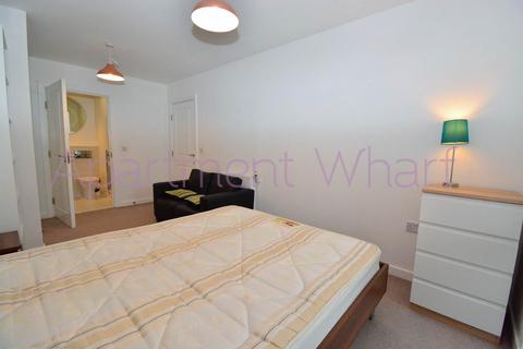 1 bedroom in a flat share to rent, Celestial House, London, E14