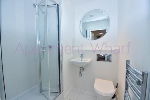 1 bedroom in a flat share to rent, Celestial House, London, E14