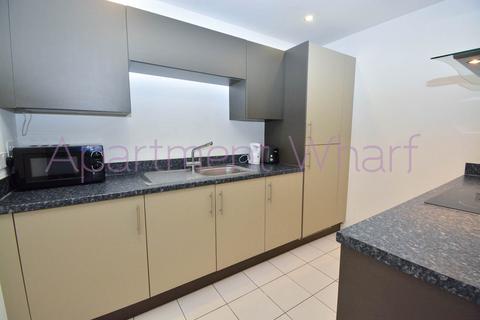 1 bedroom in a flat share to rent, Celestial House, London, E14