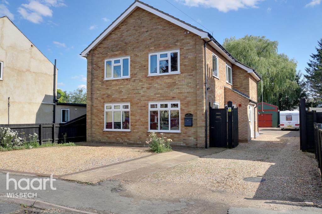 Church Road, Wisbech St Mary 5 bed detached house £315,000