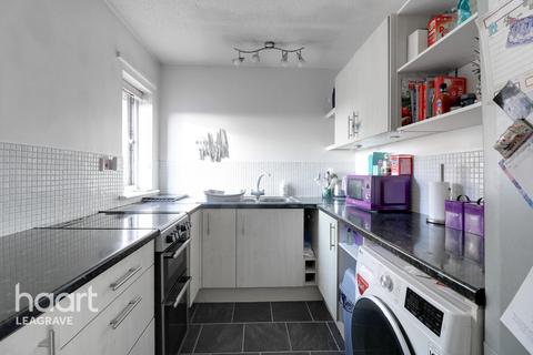 21, Downlands Court Browning Road, Luton, LU4 0LW