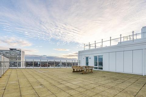 2 bedroom apartment to rent, Royal Winchester House,  Bracknell,  RG12