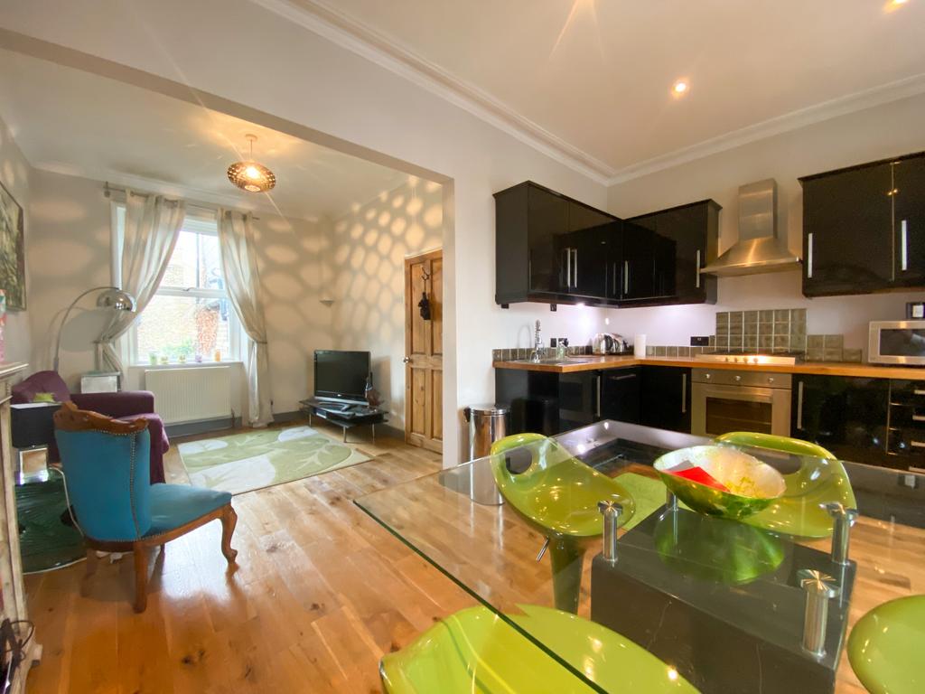 Grove Vale, East Dulwich, SE22 3 bed flat to rent £2,100 pcm (£485 pw)