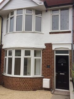 4 bedroom semi-detached house to rent, Courtland Road, Cowley