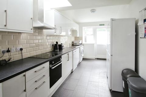 6 bedroom terraced house to rent, Masons Road, Headington