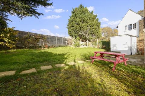 84 Ross Way, London, SE9 6RL