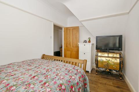 84 Ross Way, London, SE9 6RL