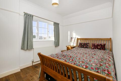 84 Ross Way, London, SE9 6RL