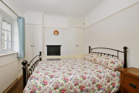 84 Ross Way, London, SE9 6RL