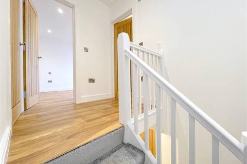 40a Randlesdown Road, Bellingham, London, SE6 3BT