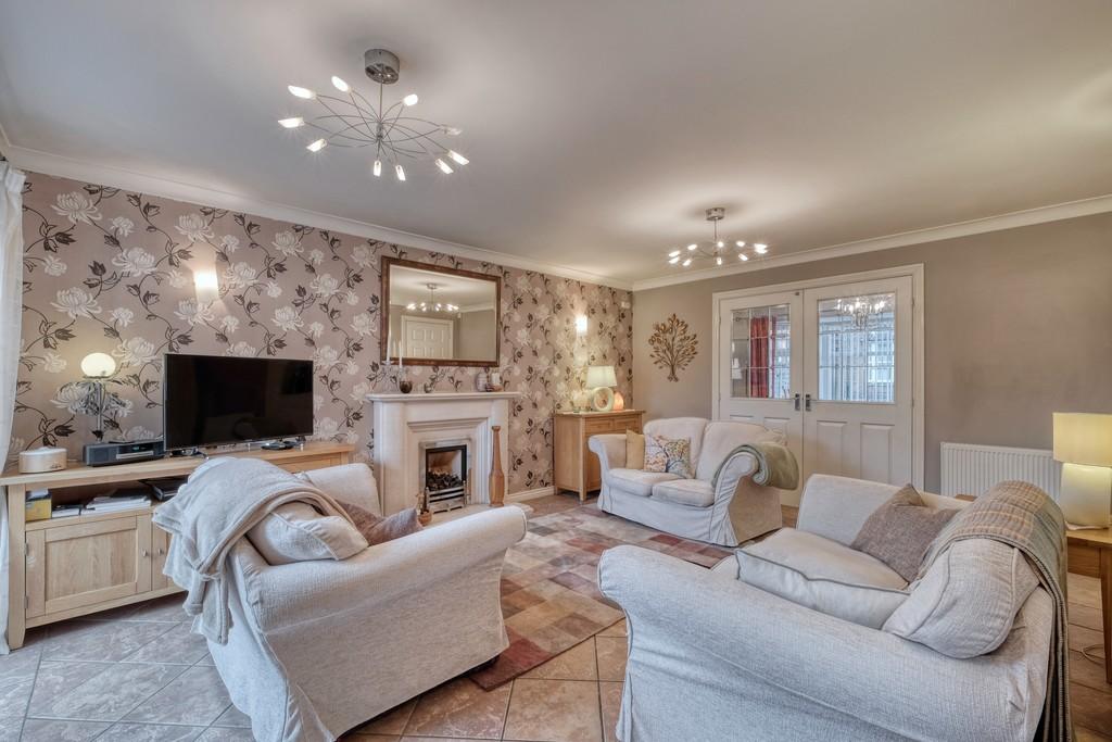 Stoke Road, Aston Fields, Bromsgrove, B60 3EN 4 bed detached house £