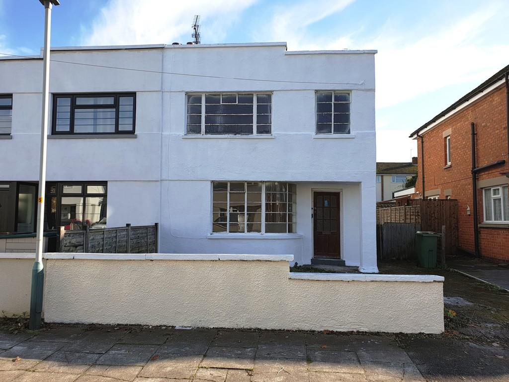Arle Drive, Cheltenham, GL51 3 bed semidetached house £100,000