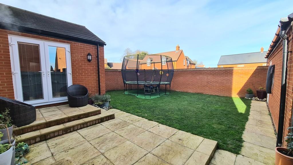 Poppyfields Way, Brackley 4 bed detached house £410,000
