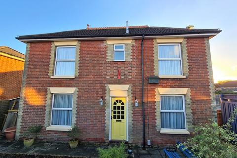41 Bridge Road, Park Gate, Southampton, SO31 7GD