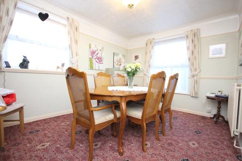 41 Bridge Road, Park Gate, Southampton, SO31 7GD