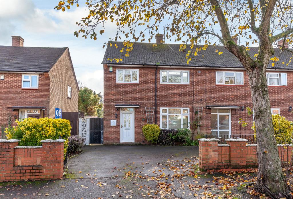 Daventry Road, Harold Hill 3 bed semidetached house £375,000