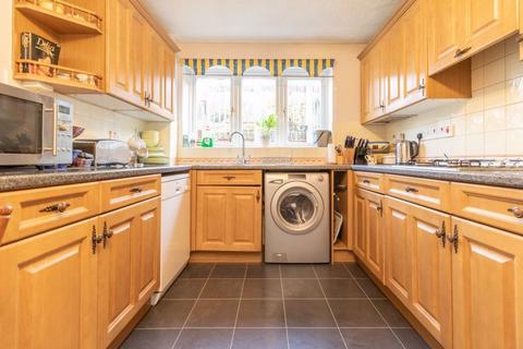 3 Asprey Grove, Caterham, CR3 6BR