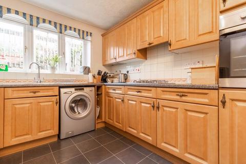 3 Asprey Grove, Caterham, CR3 6BR