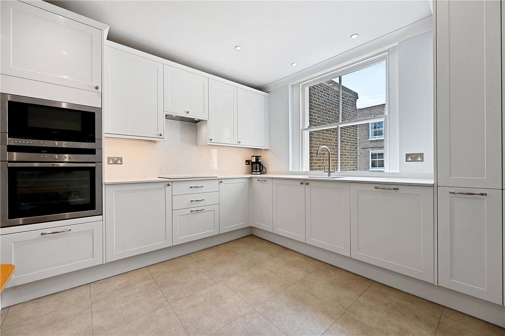 Palace Gardens Terrace, Kensington, London, W8 – pohled 2