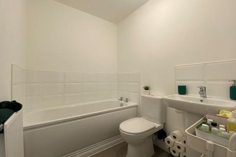 33, Arnhem House Collis Close, Burntwood, WS7 3RQ