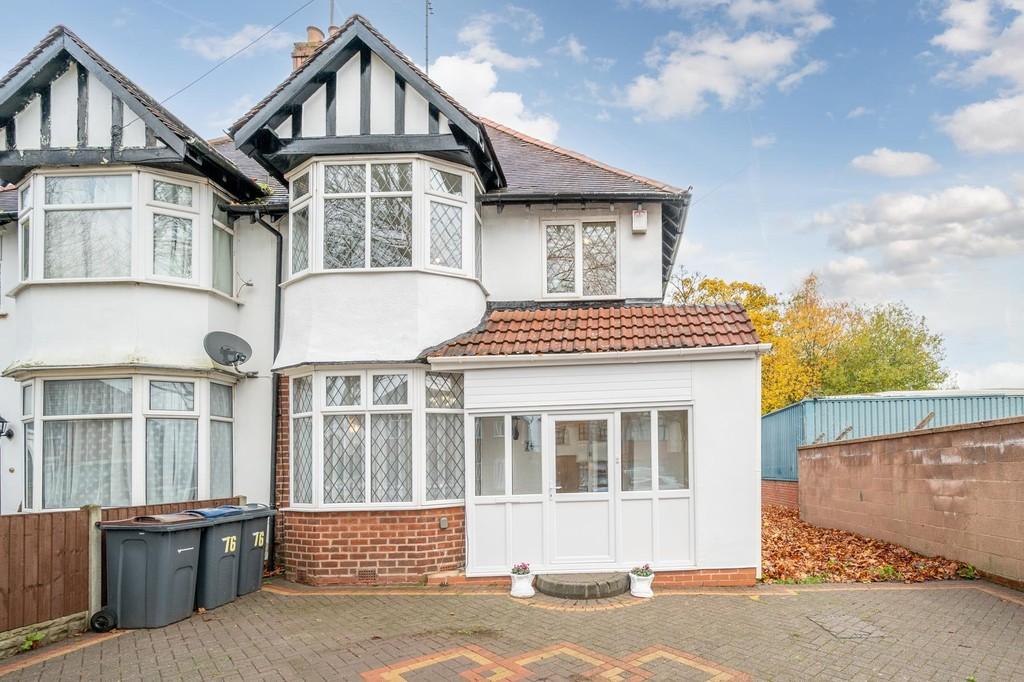 Broughton Crescent, Longbridge 3 bed semidetached house £220,000