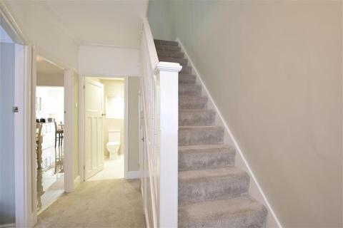 3 Norman Close, Romford, RM5 3EJ
