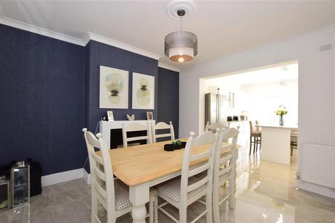 3 Norman Close, Romford, RM5 3EJ